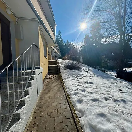 Jagiellonska 7a/1 *