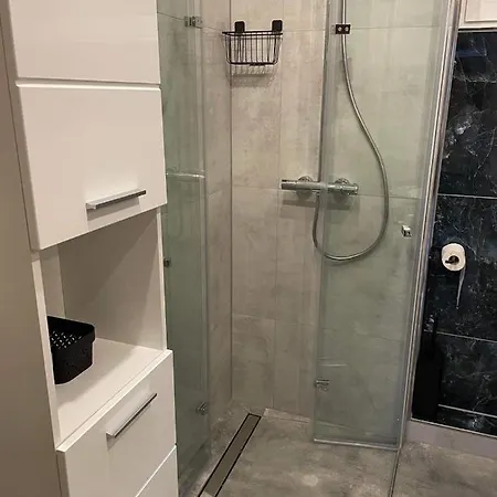 Jagiellońska 7a/1 *